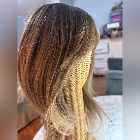 Unknown Amazon Wig Soft Layered Synthetic Fibers with Trimmed Bangs - Picture 7 of 15